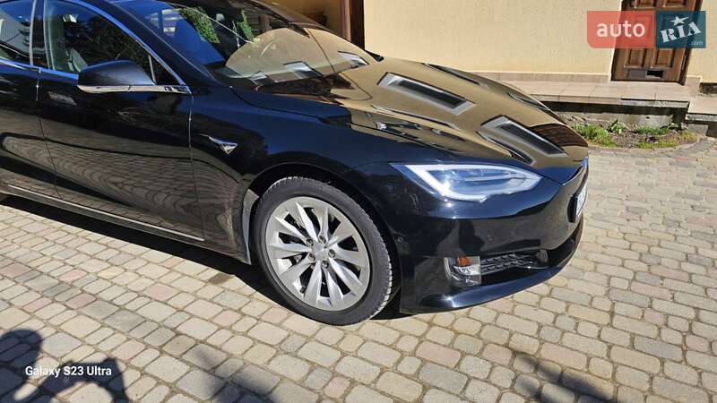 Лифтбек Tesla Model S 2017 в Львове