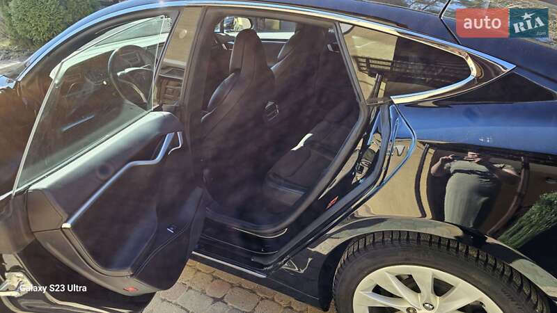Лифтбек Tesla Model S 2017 в Львове