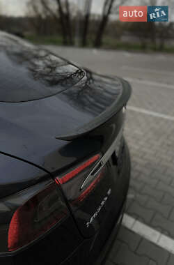Лифтбек Tesla Model S 2016 в 