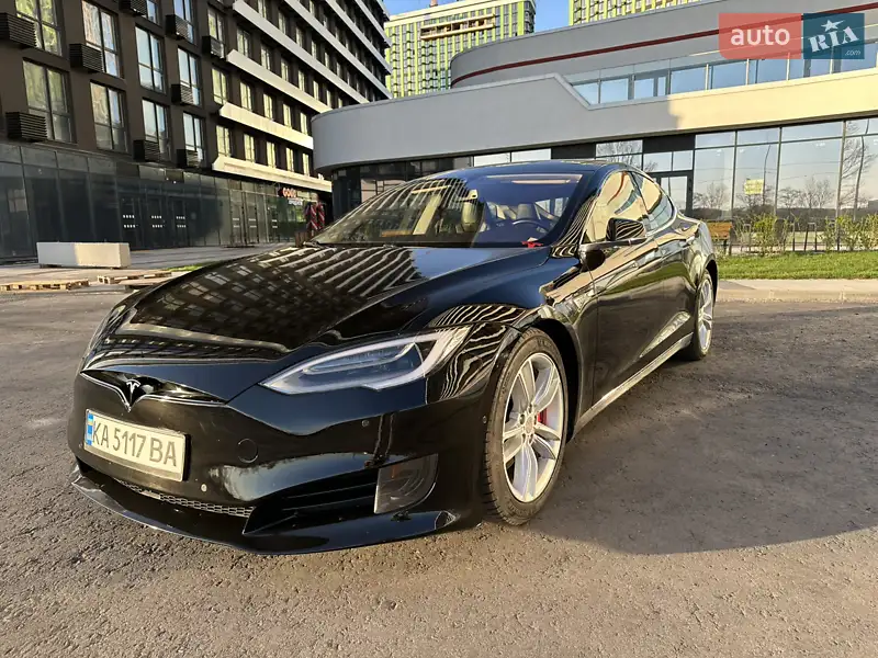Tesla Model S 2015