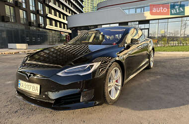Лифтбек Tesla Model S 2015 в 