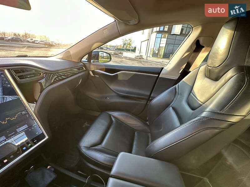 Ліфтбек Tesla Model S 2015 в Києві