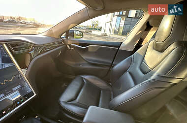 Лифтбек Tesla Model S 2015 в 