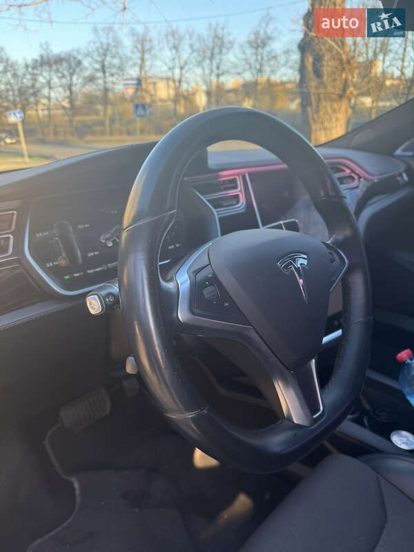 Лифтбек Tesla Model S 2017 в Киеве