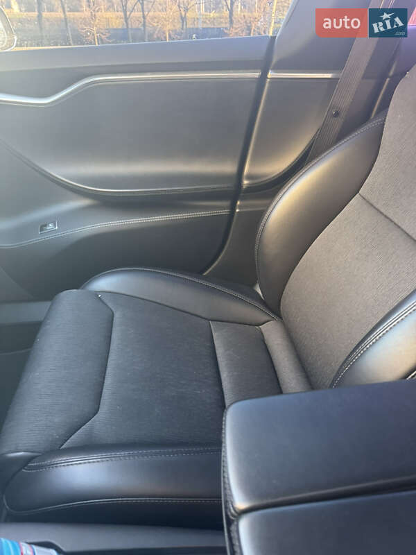 Лифтбек Tesla Model S 2017 в Киеве
