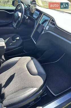 Лифтбек Tesla Model S 2015 в 