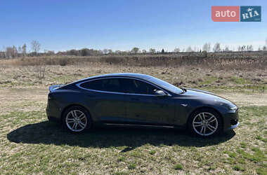 Лифтбек Tesla Model S 2015 в 