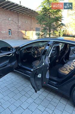 Лифтбек Tesla Model S 2013 в 