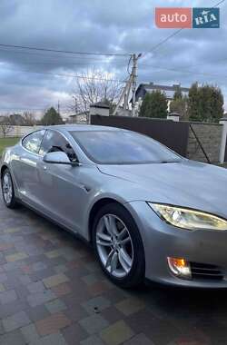 Лифтбек Tesla Model S 2015 в Львове