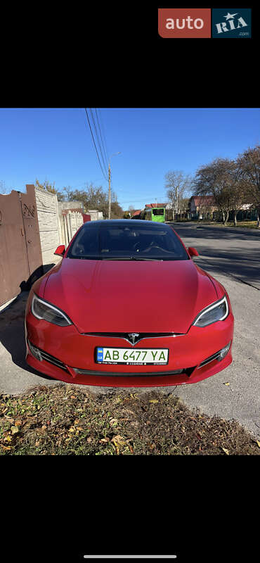 Лифтбек Tesla Model S 2016 в 