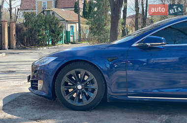 Лифтбек Tesla Model S 2017 в 