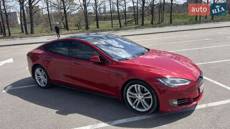 Лифтбек Tesla Model S 2016 в Киеве