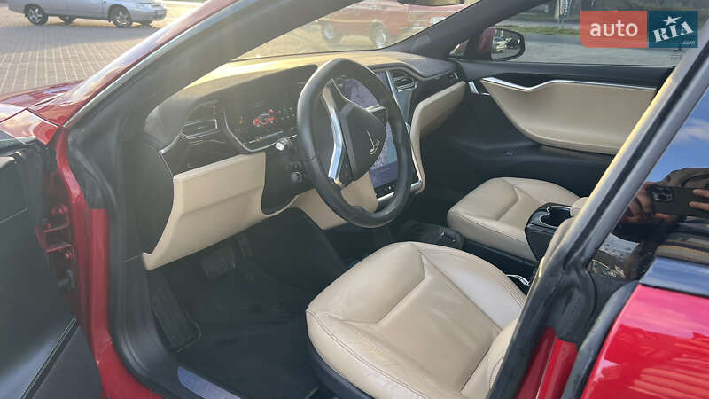 Лифтбек Tesla Model S 2016 в Киеве