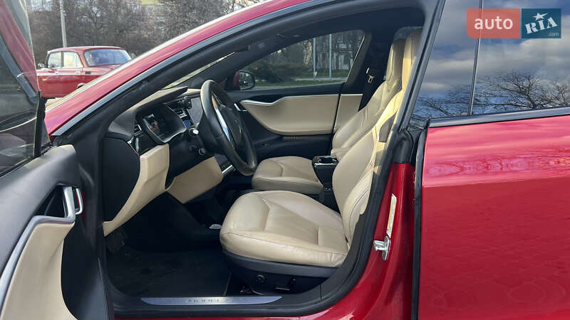 Лифтбек Tesla Model S 2016 в Киеве