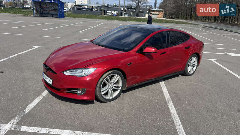 Лифтбек Tesla Model S 2016 в Киеве