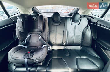Лифтбек Tesla Model S 2013 в 