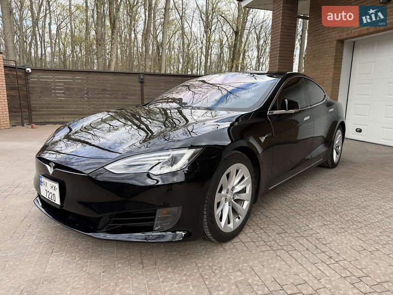 Лифтбек Tesla Model S 2017 в Харькове