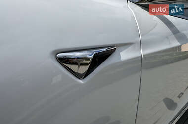 Лифтбек Tesla Model S 2019 в 