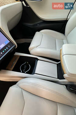 Лифтбек Tesla Model S 2019 в 