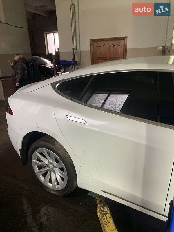 Лифтбек Tesla Model S 2016 в Ровно фото 10 Лифтбек Tesla Model S 2016 в Ровно