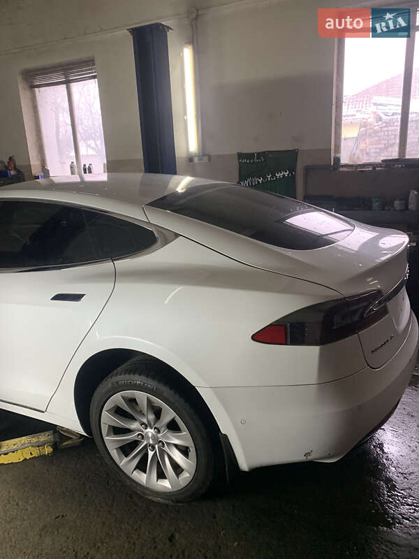 Лифтбек Tesla Model S 2016 в Ровно фото 7 Лифтбек Tesla Model S 2016 в Ровно