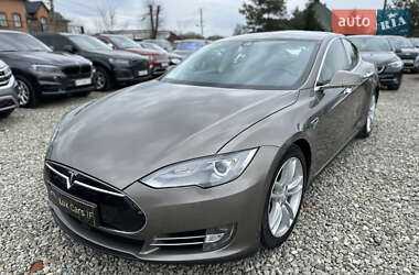 Лифтбек Tesla Model S 2015 в 