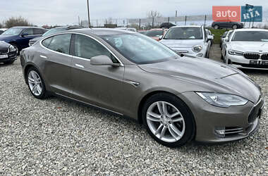Лифтбек Tesla Model S 2015 в 