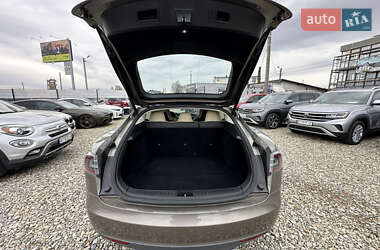 Лифтбек Tesla Model S 2015 в 