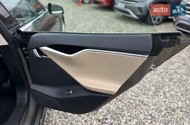 Лифтбек Tesla Model S 2015 в 