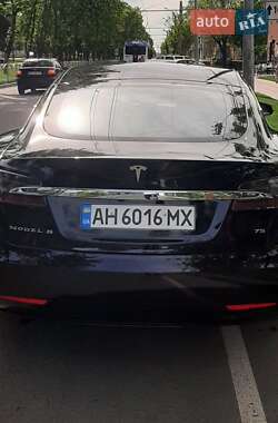 Лифтбек Tesla Model S 2016 в 