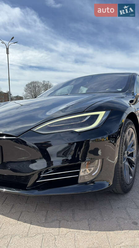 Лифтбек Tesla Model S 2019 в 