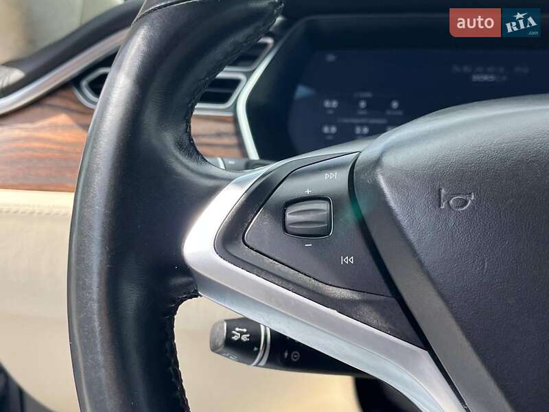 Ліфтбек Tesla Model S 2017 в Львові