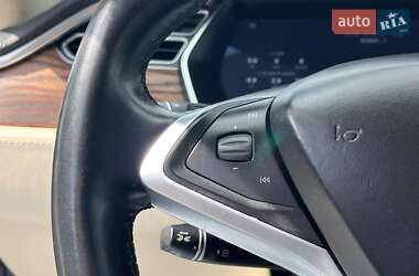 Лифтбек Tesla Model S 2017 в 