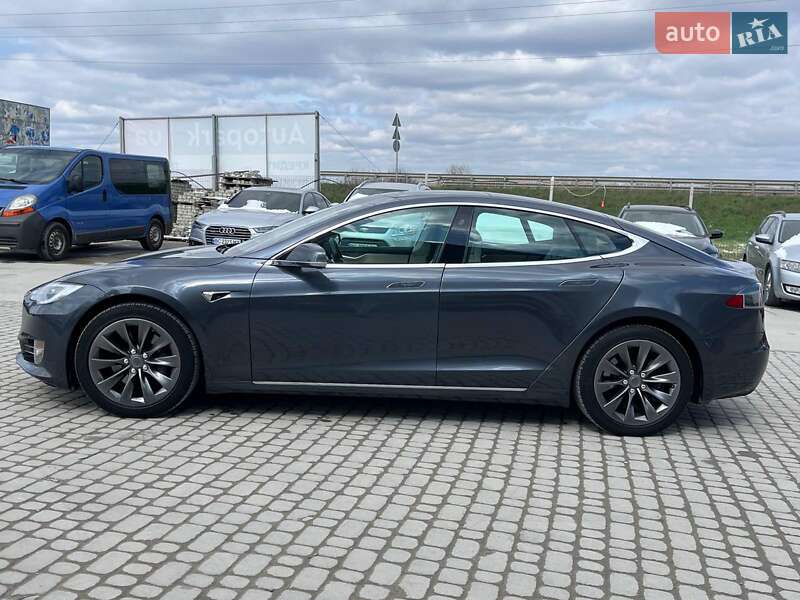 Ліфтбек Tesla Model S 2017 в Львові