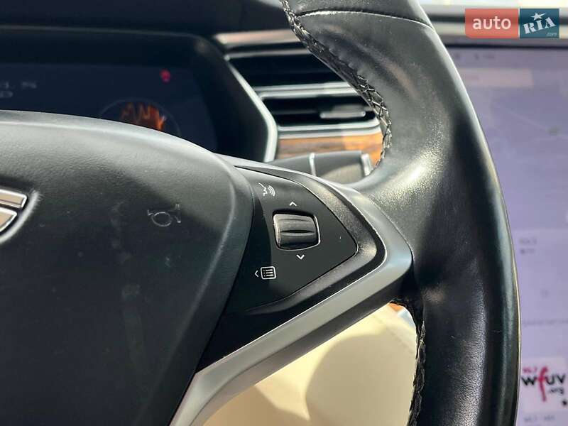 Ліфтбек Tesla Model S 2017 в Львові