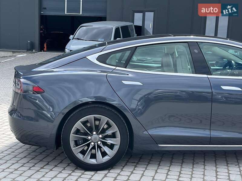 Ліфтбек Tesla Model S 2017 в Львові