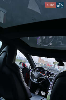 Лифтбек Tesla Model S 2015 в 