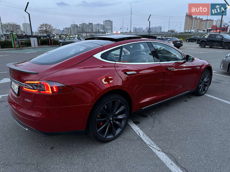 Ліфтбек Tesla Model S 2015 в Києві