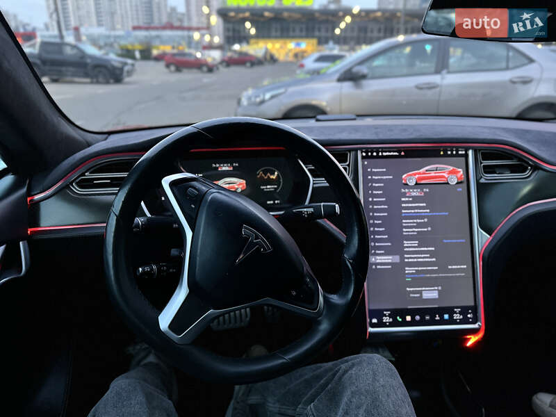 Ліфтбек Tesla Model S 2015 в Києві