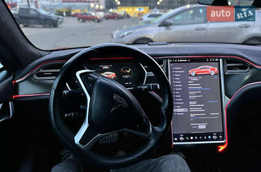 Лифтбек Tesla Model S 2015 в 