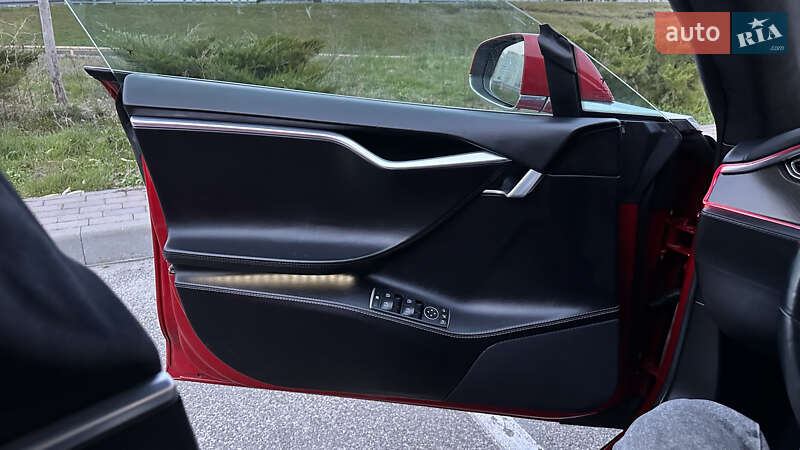Ліфтбек Tesla Model S 2015 в Києві