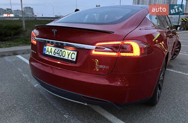Лифтбек Tesla Model S 2015 в 