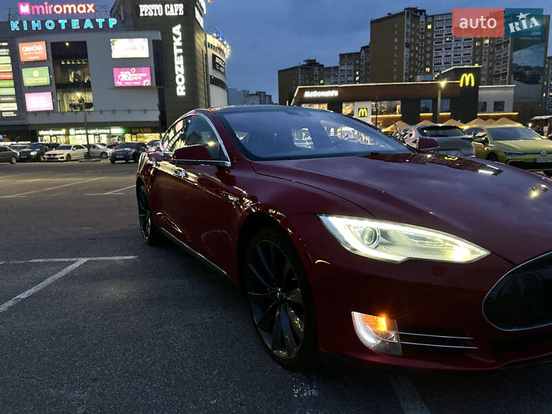 Ліфтбек Tesla Model S 2015 в Києві