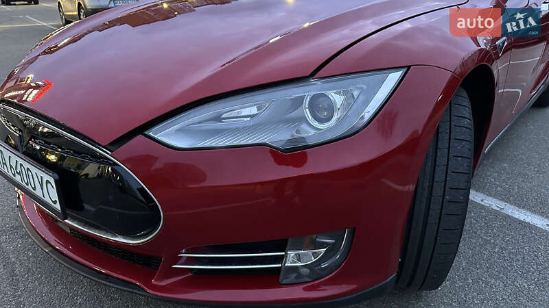 Ліфтбек Tesla Model S 2015 в Києві