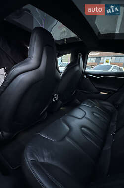 Лифтбек Tesla Model S 2015 в 