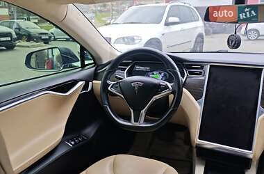 Лифтбек Tesla Model S 2014 в 