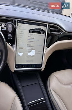 Лифтбек Tesla Model S 2014 в 