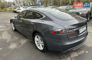 Лифтбек Tesla Model S 2015 в 