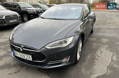 Лифтбек Tesla Model S 2015 в 