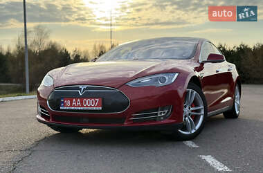 Лифтбек Tesla Model S 2015 в 